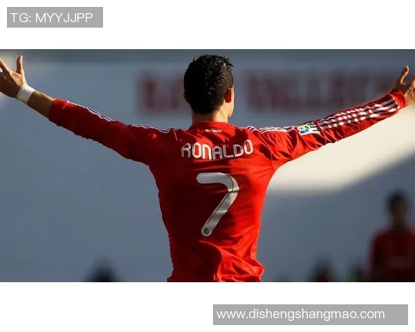 足球明星精彩视频广告合集展现球场魅力与品牌合作的完美结合 足球明星精彩视频广告合集展现球场魅力与品牌合作的完美结合