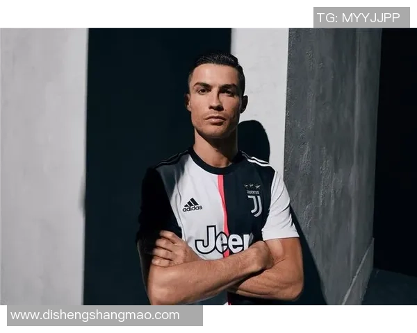 阿迪达斯足球明星T恤助你展现运动风采与时尚魅力