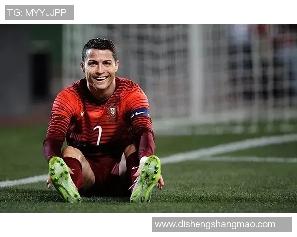 足球明星素描作品展现C罗魅力与风采的艺术之旅 足球明星素描作品展现C罗魅力与风采的艺术之旅